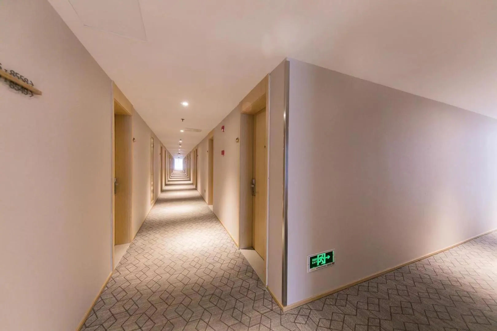 Ji Hotel Xujiahui Yishan Road שנגחאי 4*,